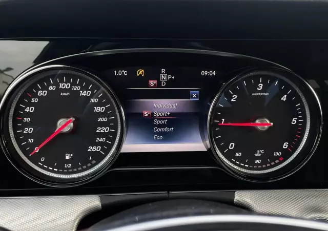 MERCEDES-BENZ Klasa E 220 d 4-Matic Business Edition 9G-TRONIC