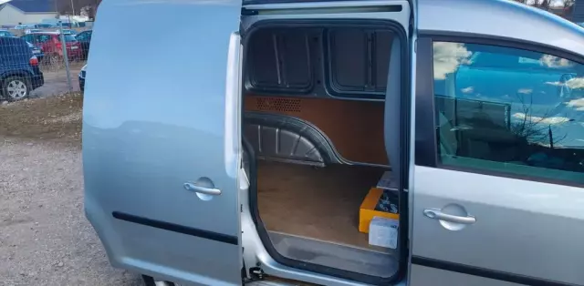 VOLKSWAGEN Caddy 