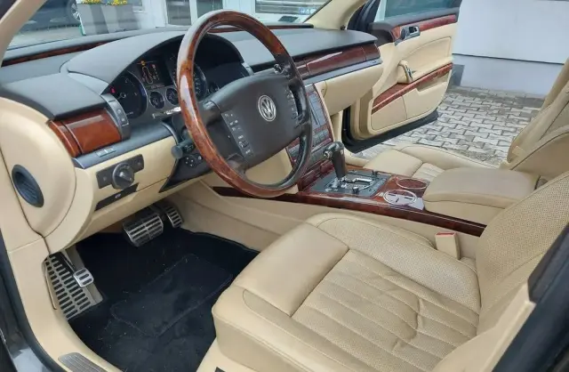VOLKSWAGEN Phaeton 