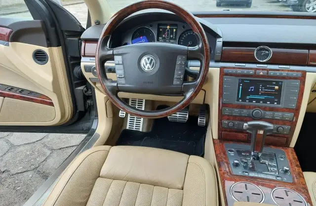 VOLKSWAGEN Phaeton 