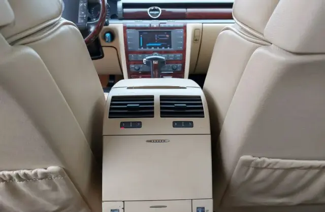 VOLKSWAGEN Phaeton 