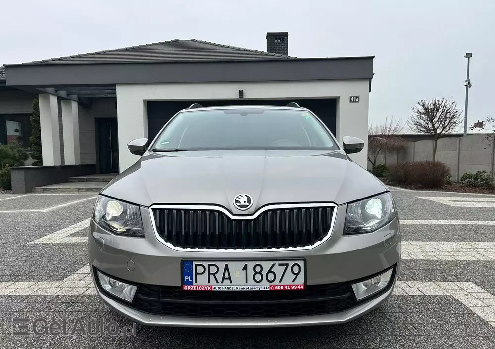 SKODA Octavia Combi 2.0 TDI DSG Edition