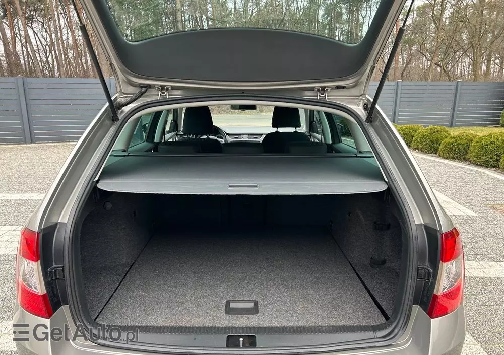 SKODA Octavia Combi 2.0 TDI DSG Edition