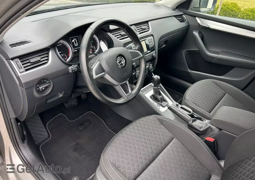 SKODA Octavia Combi 2.0 TDI DSG Edition