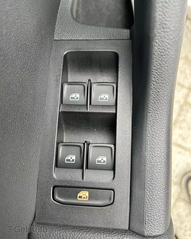 SKODA Octavia Combi 2.0 TDI DSG Edition