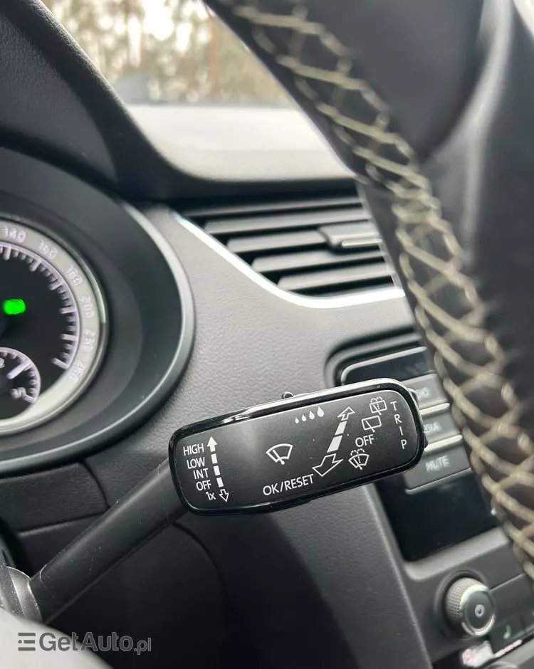 SKODA Octavia Combi 2.0 TDI DSG Edition