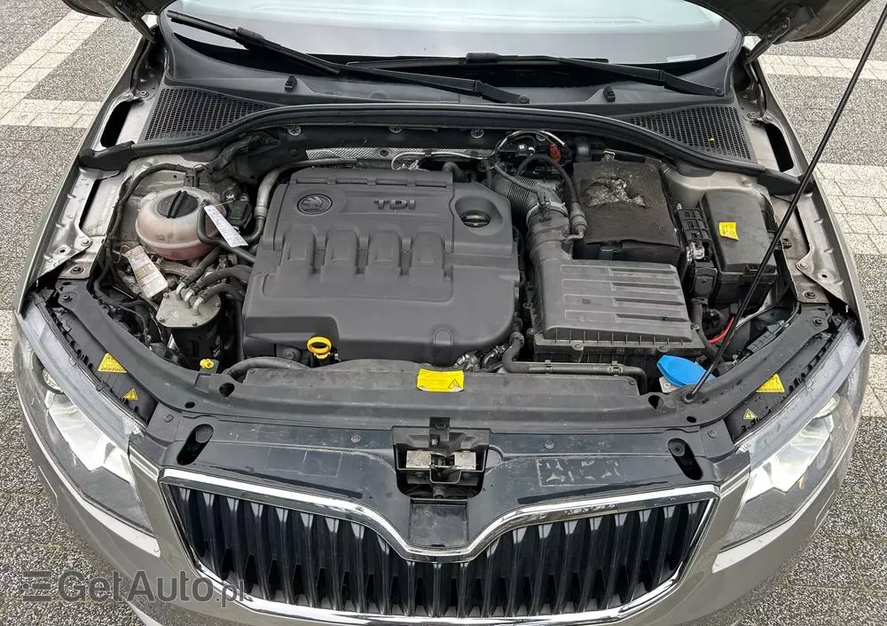 SKODA Octavia Combi 2.0 TDI DSG Edition