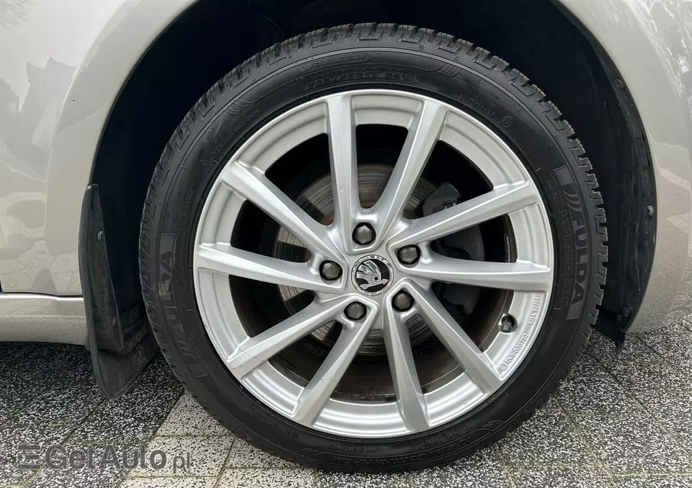 SKODA Octavia Combi 2.0 TDI DSG Edition