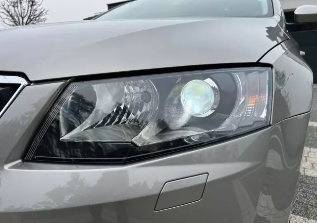 SKODA Octavia Combi 2.0 TDI DSG Edition