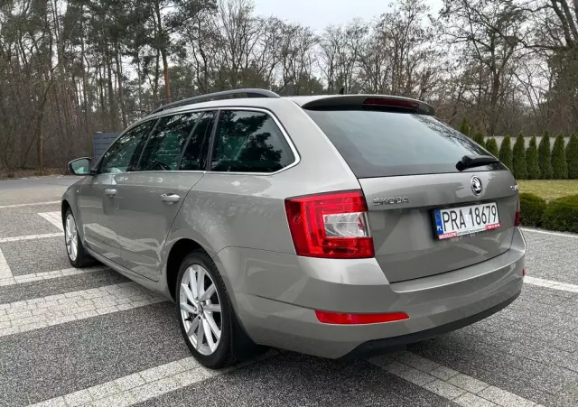 SKODA Octavia Combi 2.0 TDI DSG Edition