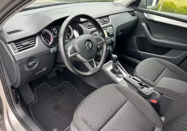 SKODA Octavia Combi 2.0 TDI DSG Edition