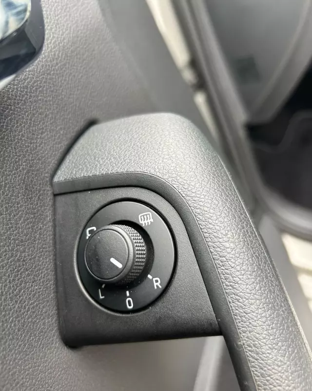 SKODA Octavia Combi 2.0 TDI DSG Edition