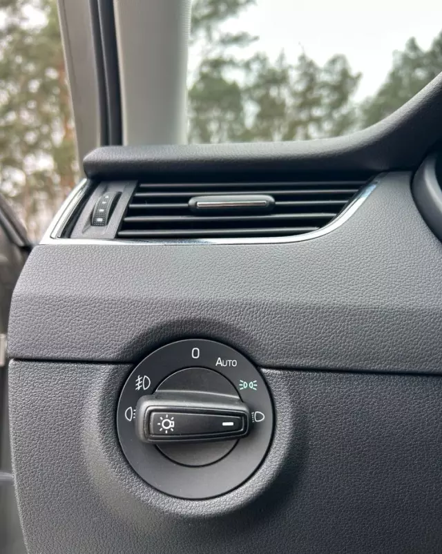 SKODA Octavia Combi 2.0 TDI DSG Edition