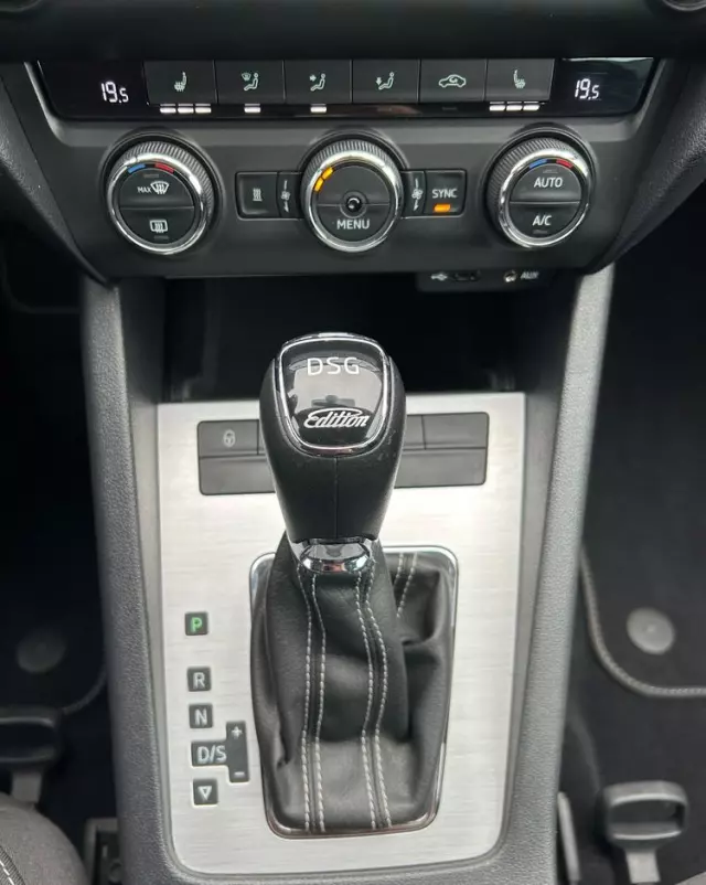 SKODA Octavia Combi 2.0 TDI DSG Edition