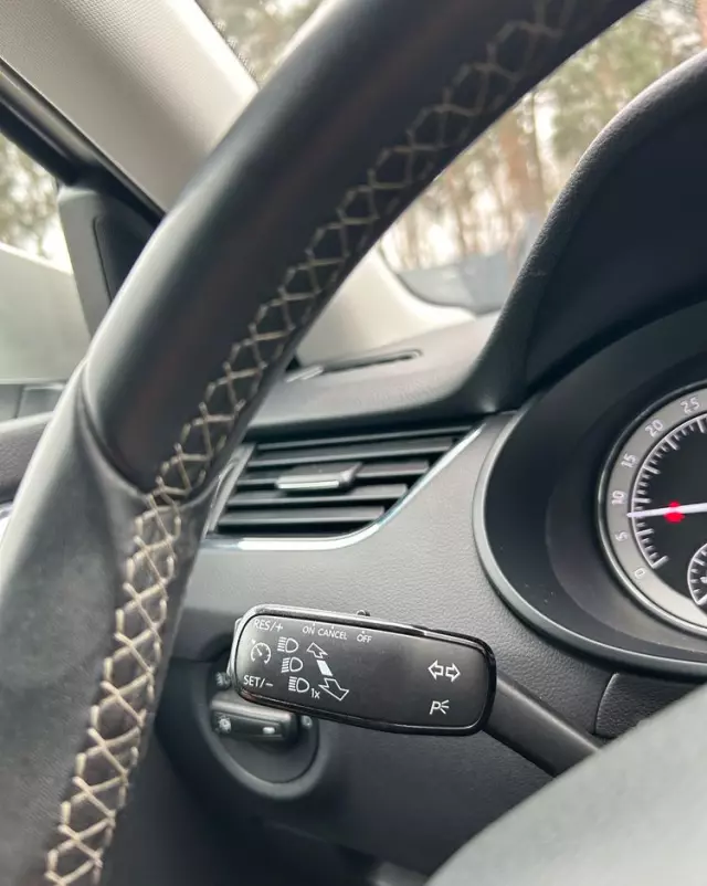 SKODA Octavia Combi 2.0 TDI DSG Edition