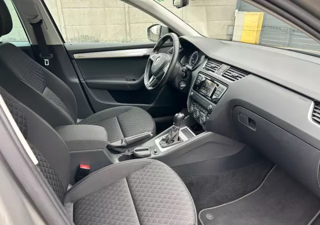 SKODA Octavia Combi 2.0 TDI DSG Edition