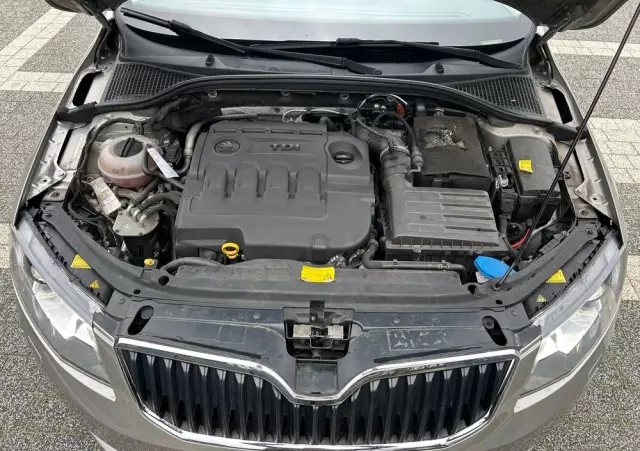 SKODA Octavia Combi 2.0 TDI DSG Edition