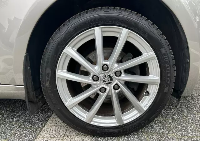 SKODA Octavia Combi 2.0 TDI DSG Edition