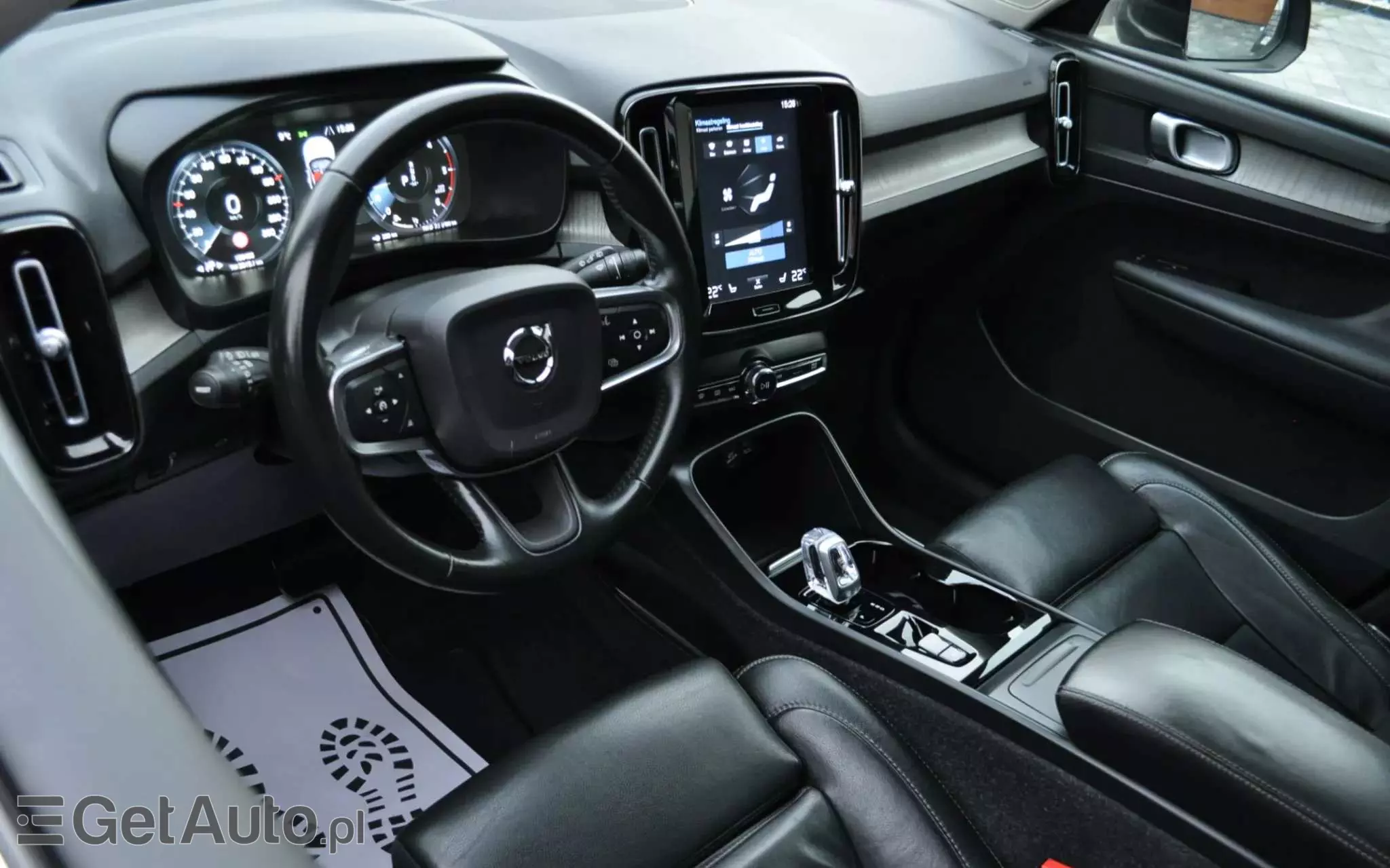 VOLVO XC 40 D3 AWD Momentum Pro