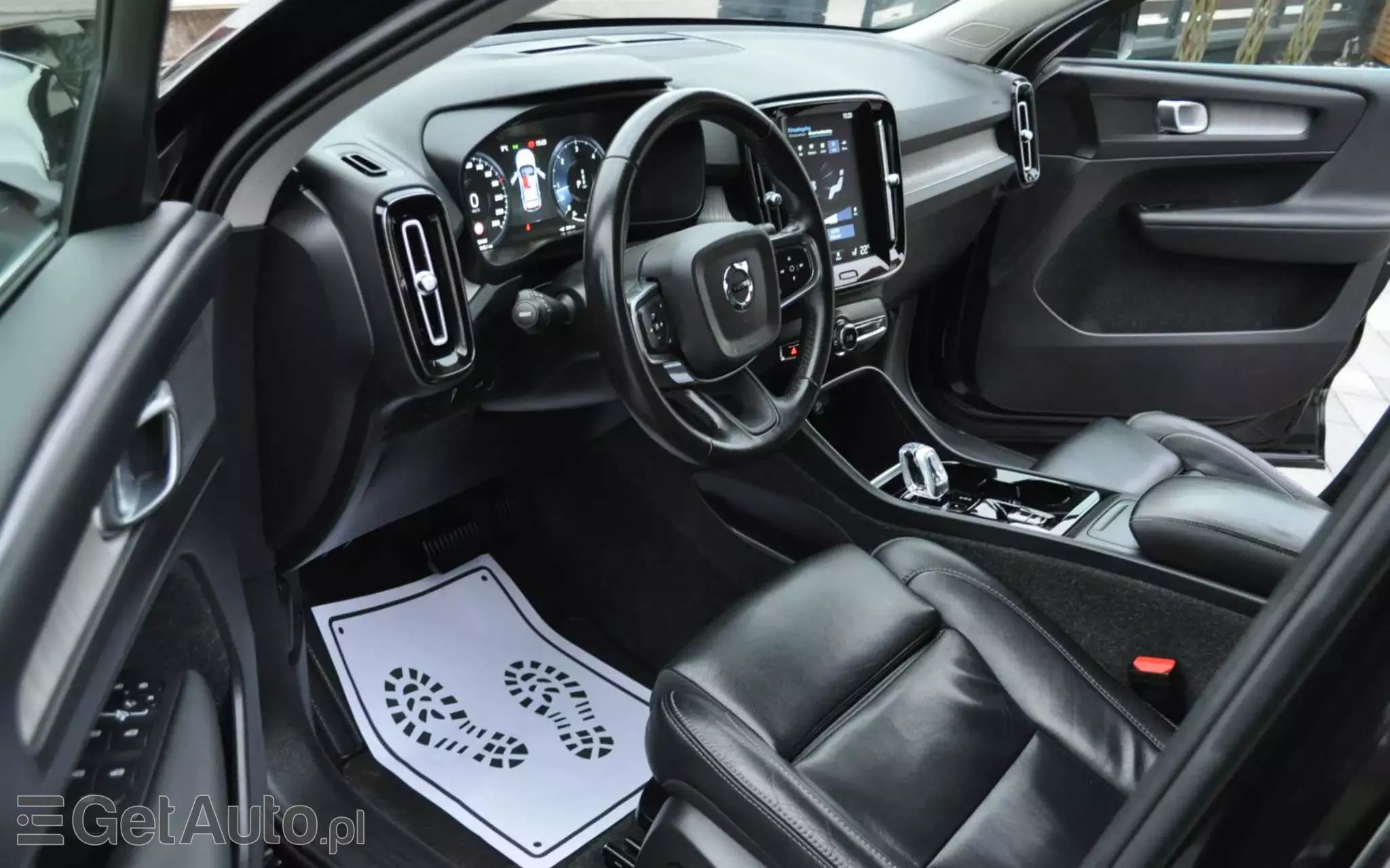 VOLVO XC 40 D3 AWD Momentum Pro