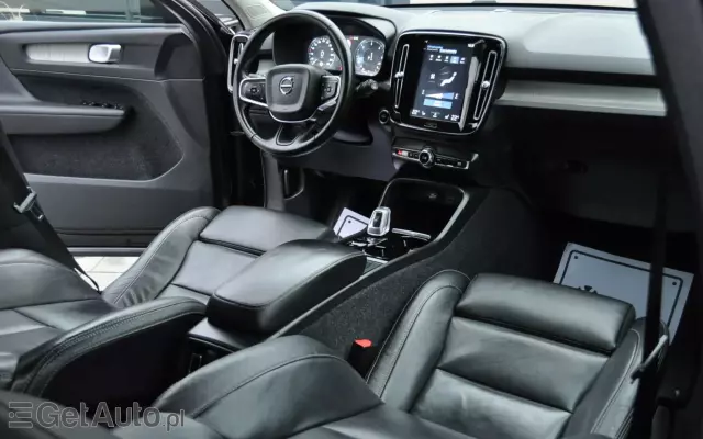 VOLVO XC 40 D3 AWD Momentum Pro