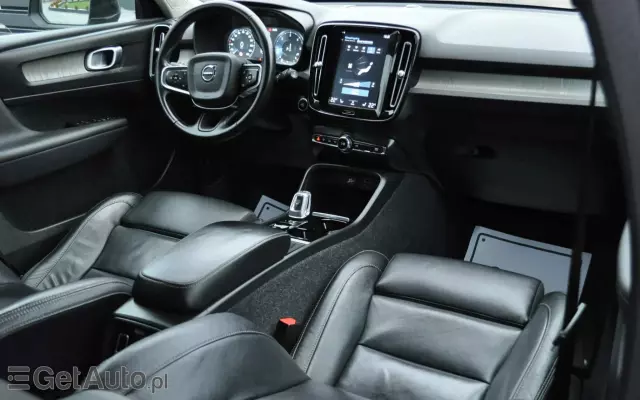 VOLVO XC 40 D3 AWD Momentum Pro