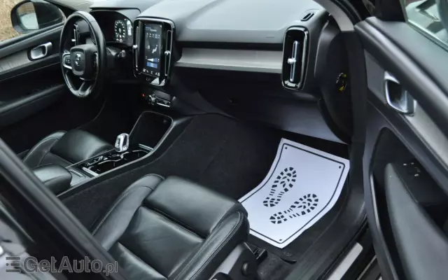 VOLVO XC 40 D3 AWD Momentum Pro