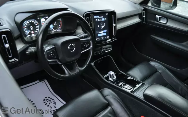 VOLVO XC 40 D3 AWD Momentum Pro