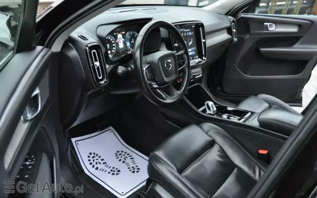 VOLVO XC 40 D3 AWD Momentum Pro