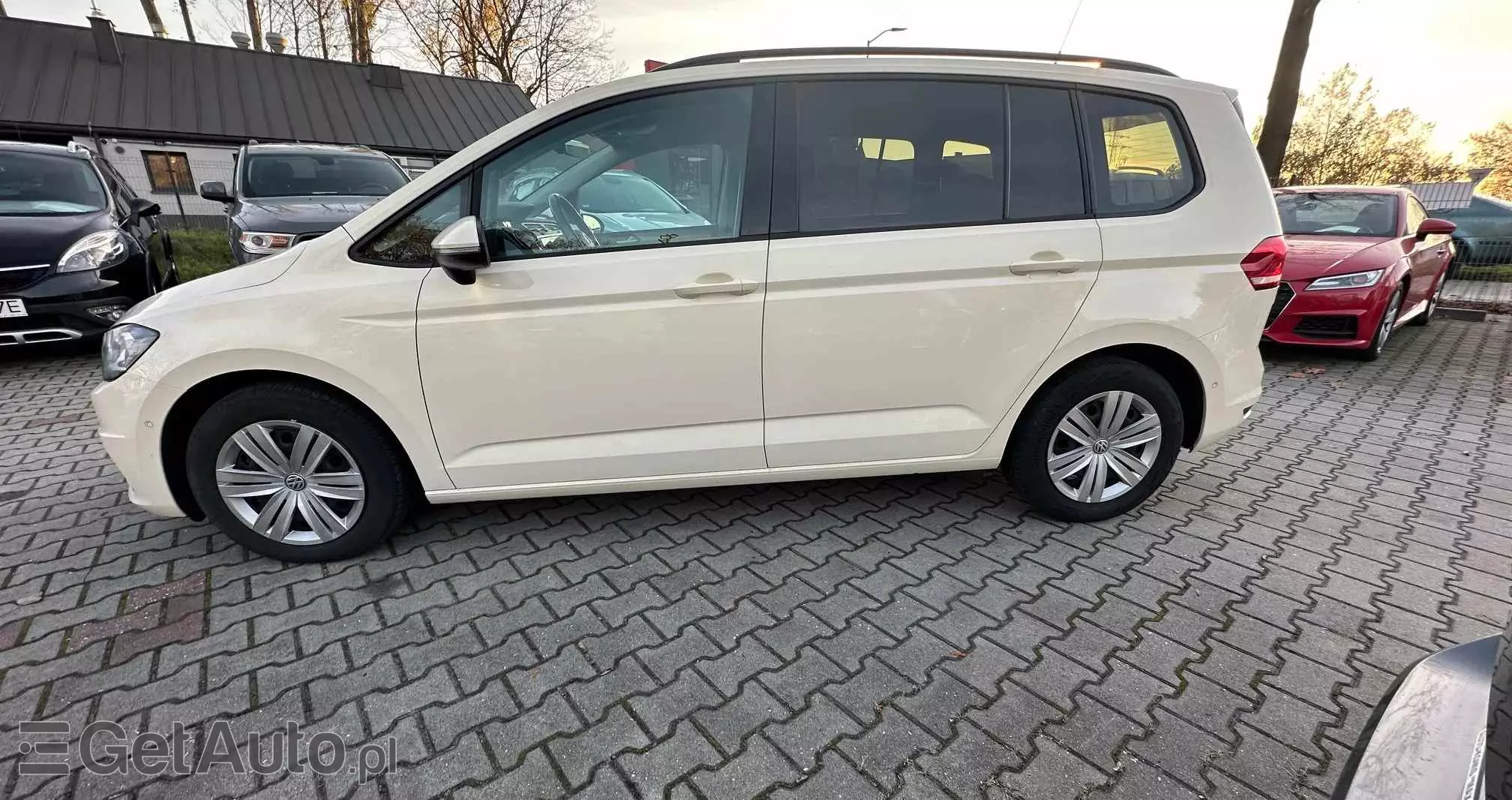 VOLKSWAGEN Touran 