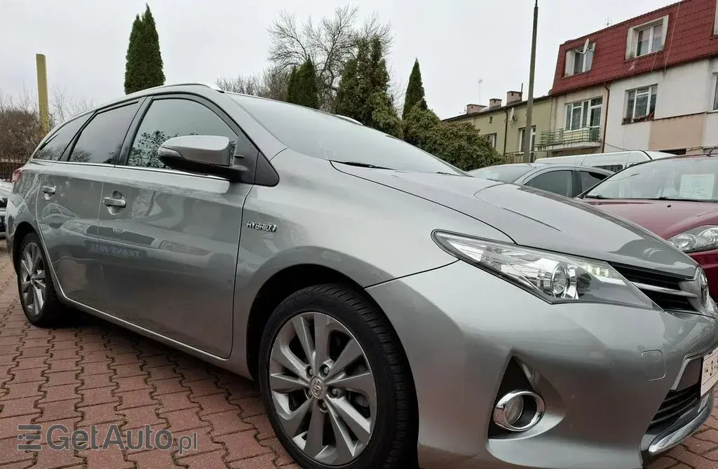 TOYOTA Auris 