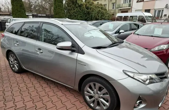 TOYOTA Auris 