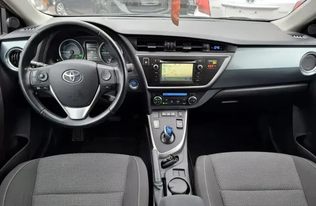 TOYOTA Auris 