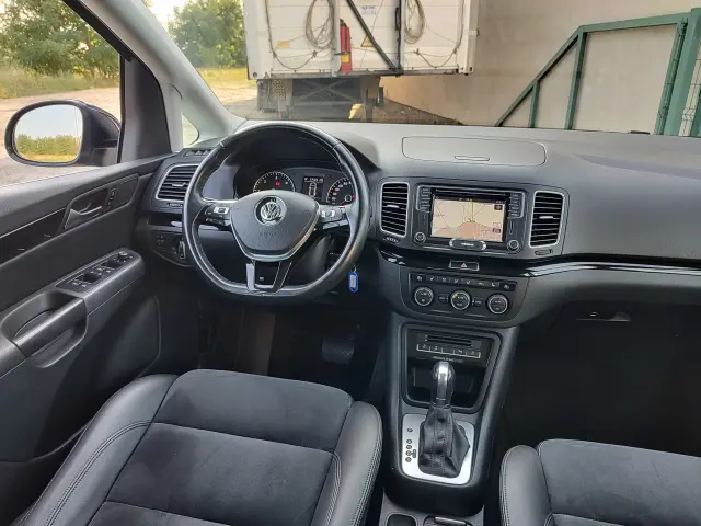 VOLKSWAGEN Sharan Highline DSG