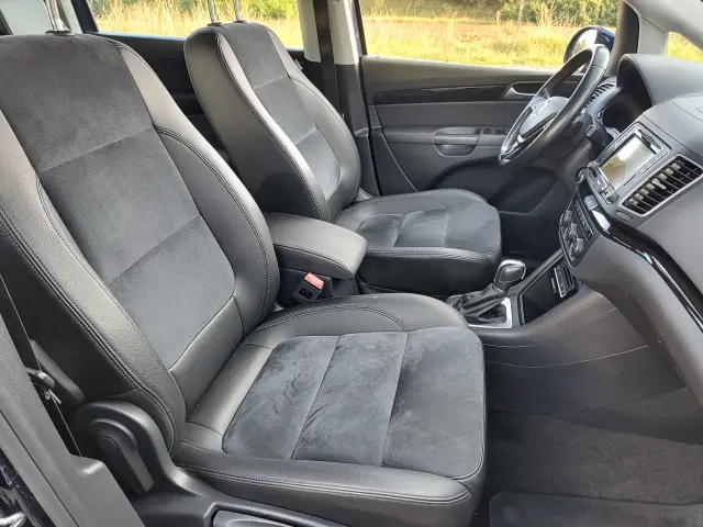 VOLKSWAGEN Sharan Highline DSG