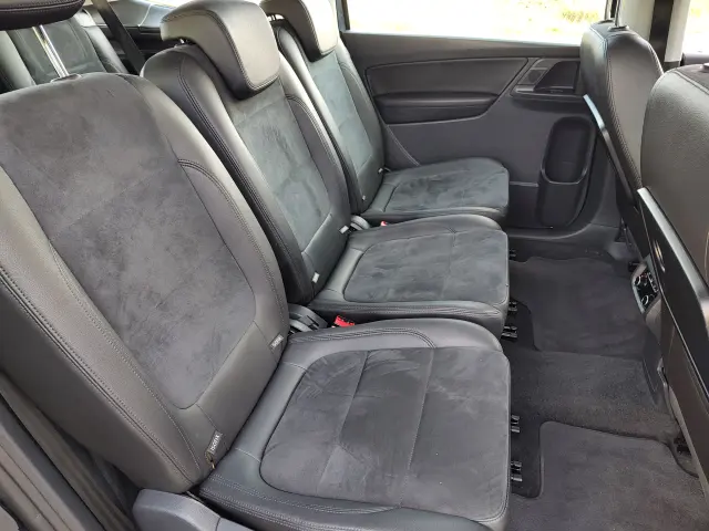 VOLKSWAGEN Sharan Highline DSG