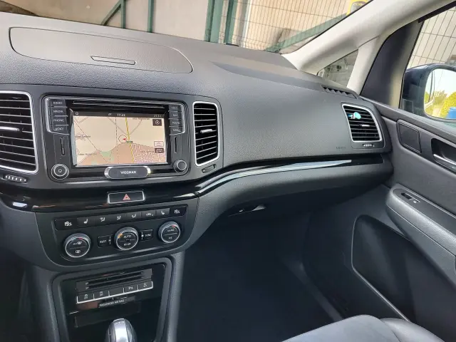 VOLKSWAGEN Sharan Highline DSG