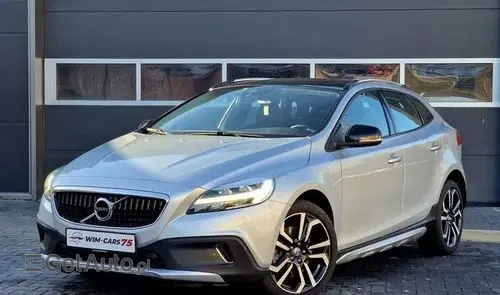 VOLVO V40 Cross Country 