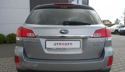 SUBARU Outback 