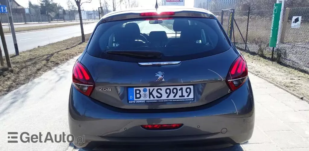 PEUGEOT 208 