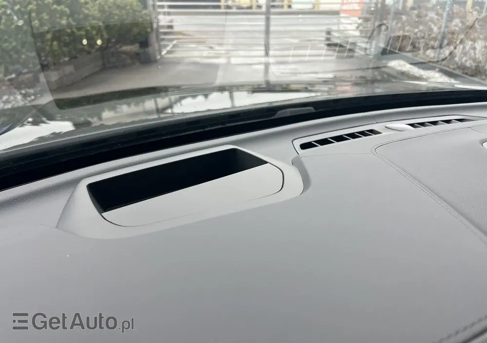 VOLVO XC 60 B5 B AWD Ultra Black Edition