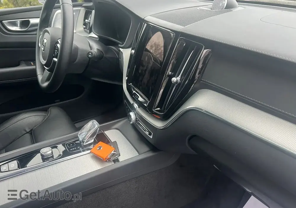 VOLVO XC 60 B5 B AWD Ultra Black Edition