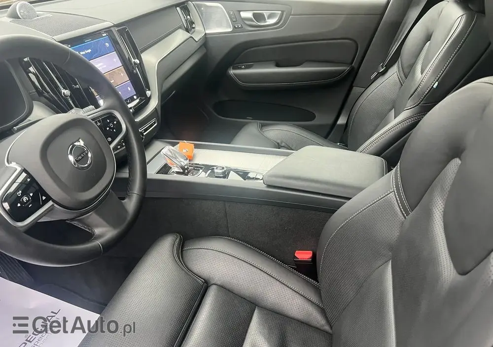 VOLVO XC 60 B5 B AWD Ultra Black Edition