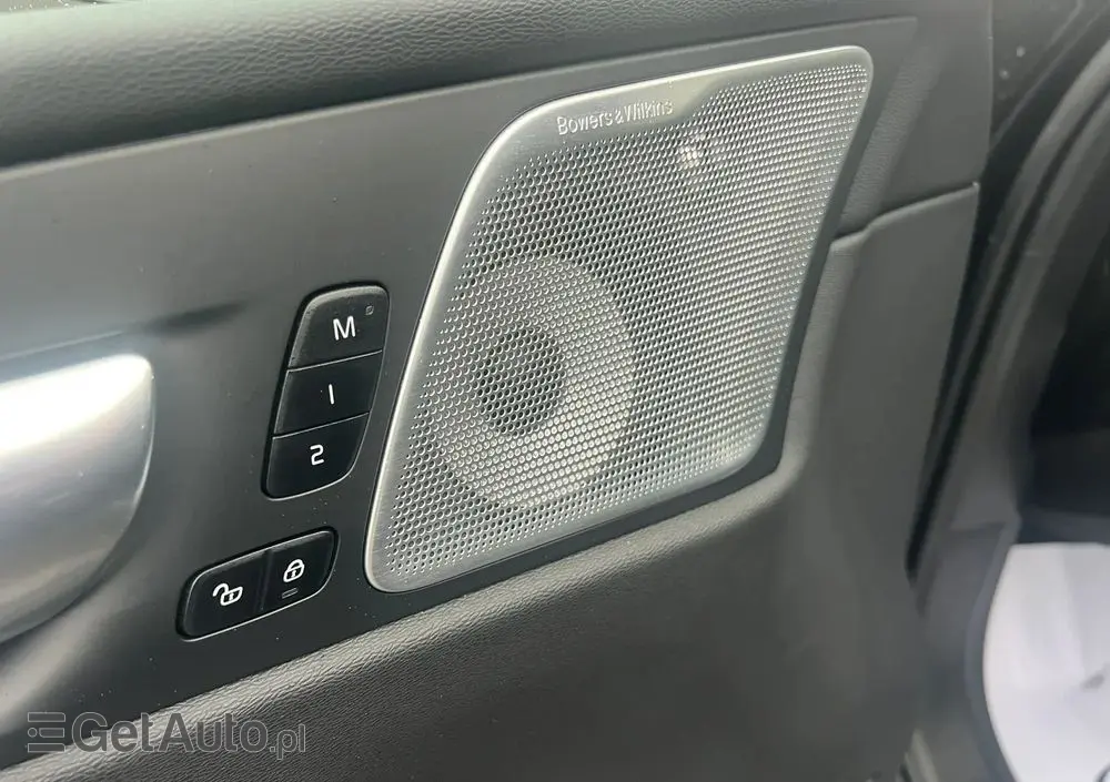 VOLVO XC 60 B5 B AWD Ultra Black Edition