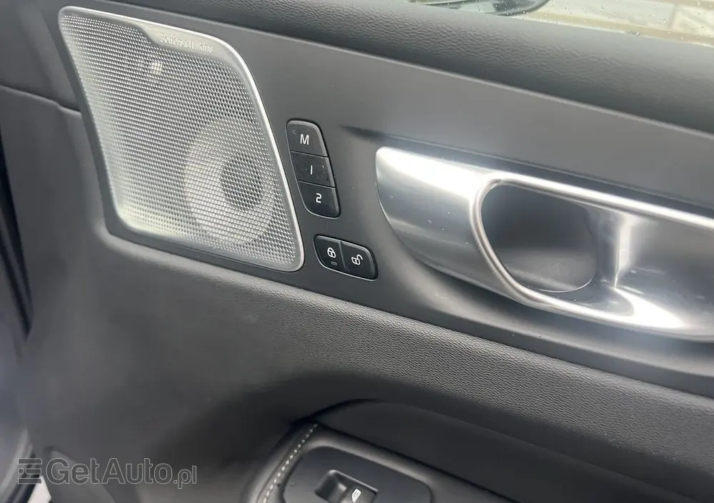 VOLVO XC 60 B5 B AWD Ultra Black Edition