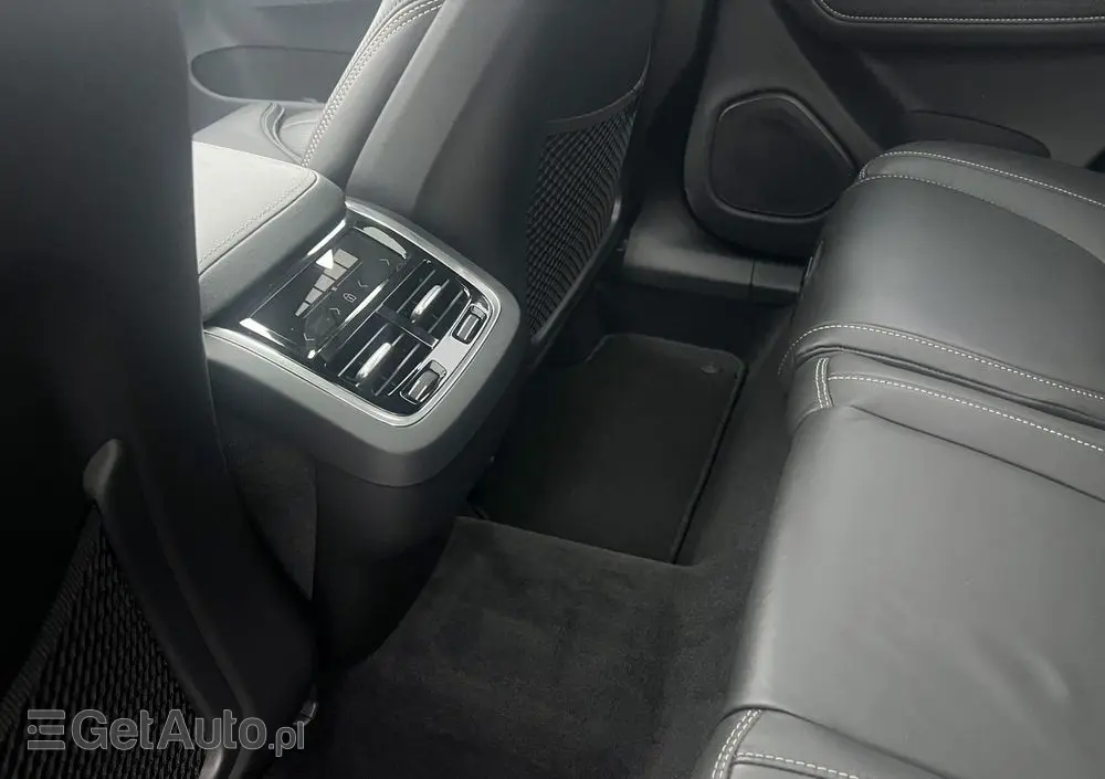 VOLVO XC 60 B5 B AWD Ultra Black Edition