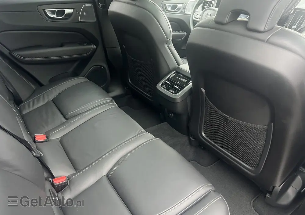 VOLVO XC 60 B5 B AWD Ultra Black Edition