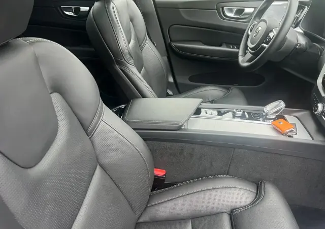 VOLVO XC 60 B5 B AWD Ultra Black Edition