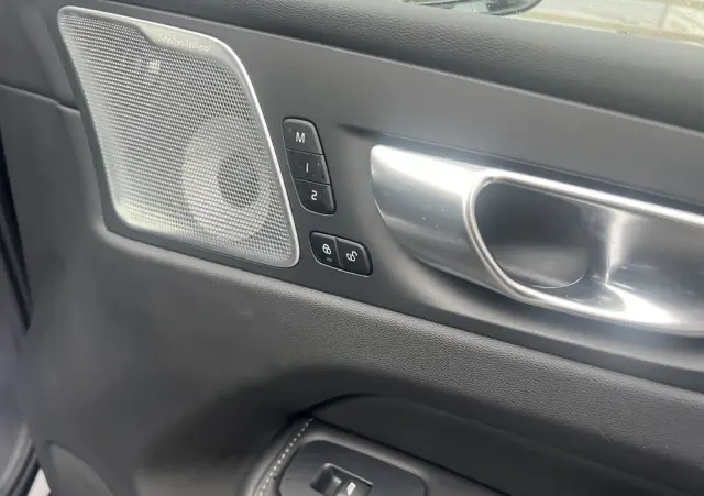 VOLVO XC 60 B5 B AWD Ultra Black Edition