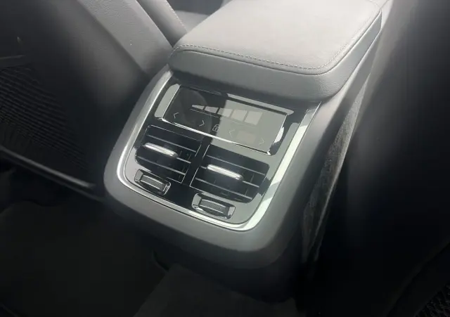 VOLVO XC 60 B5 B AWD Ultra Black Edition